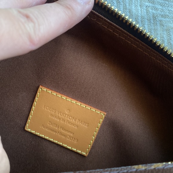 Louis Vuitton - Picture 9 of 11